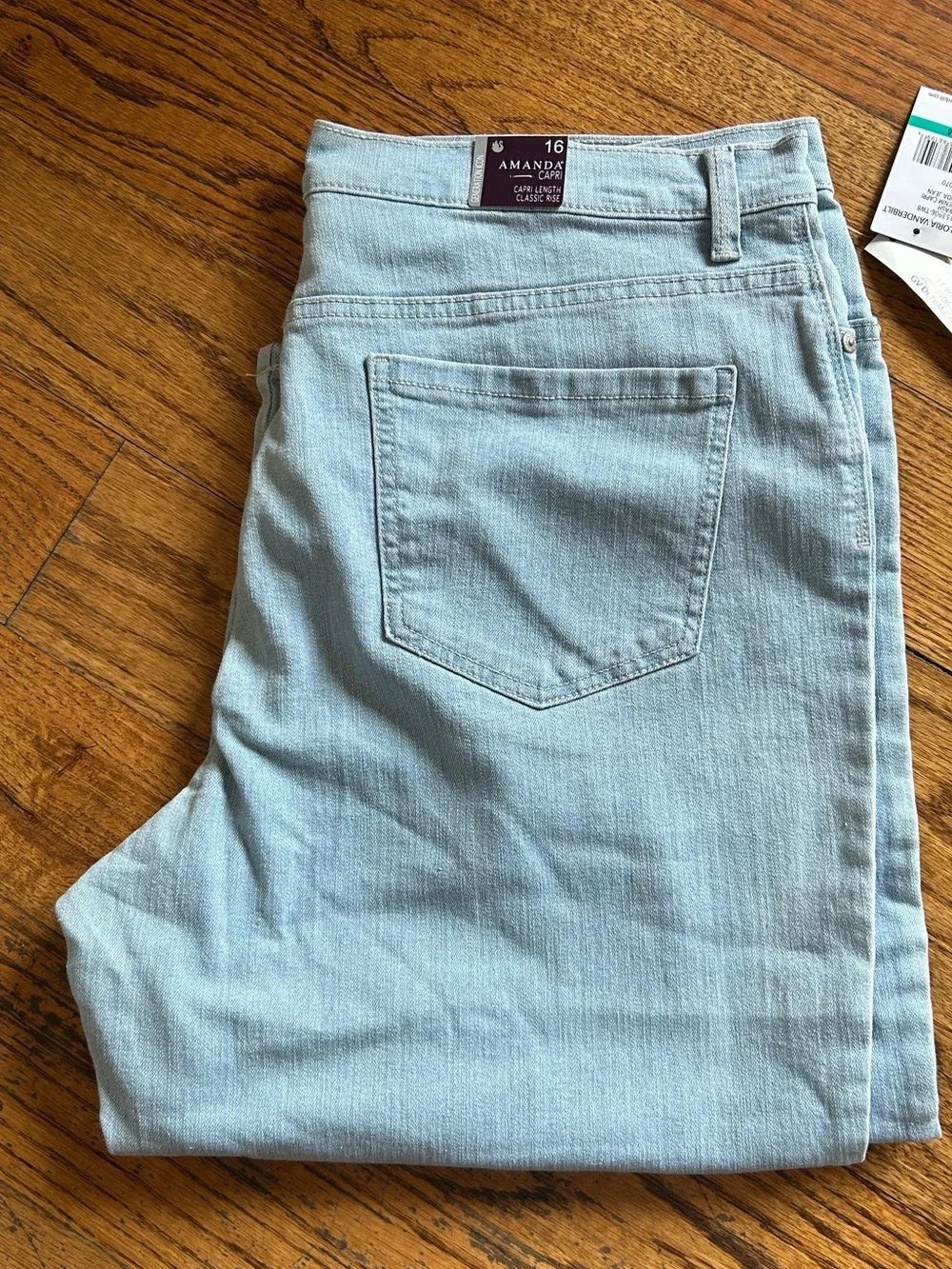 Gloria Vanderbilt light wash Amanda Jean Capri size 16 NWT